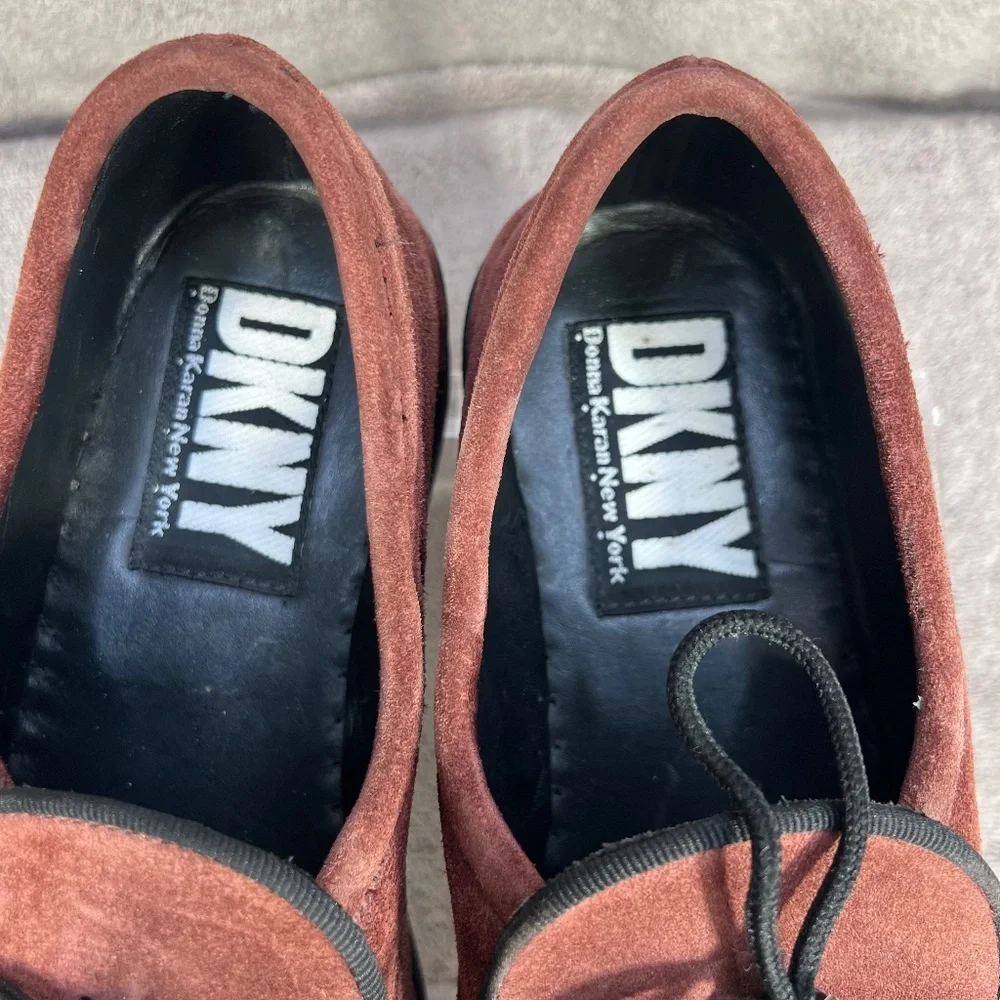 Vintage DKNY Suede Leather Platform Loafers 8.5 Rust Red Y2K 90s Vamp Goth Bows - Picture 7 of 12